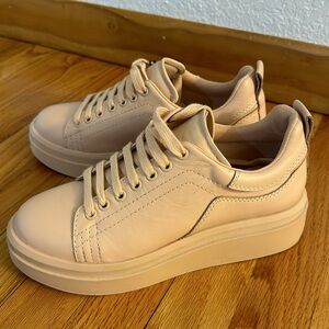 Must have Zara leather sneakers💕